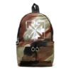 Mochila con estampado de logotipo, camuflaje y diseño tie-dye degradado