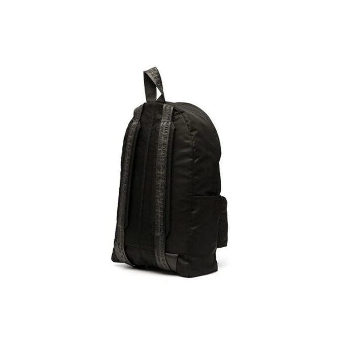Mochila escolar con múltiples bolsillos y estampado