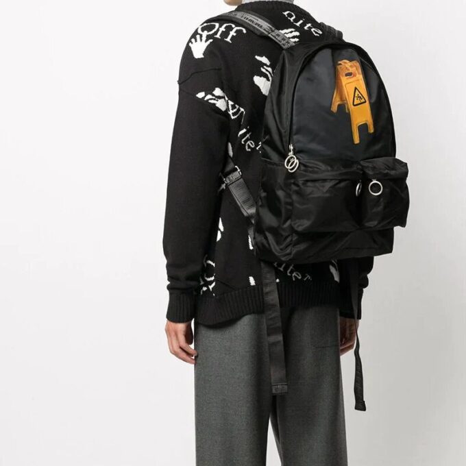 Mochila escolar de estilo industrial con 20 bolsillos y estampado de letras clásicas