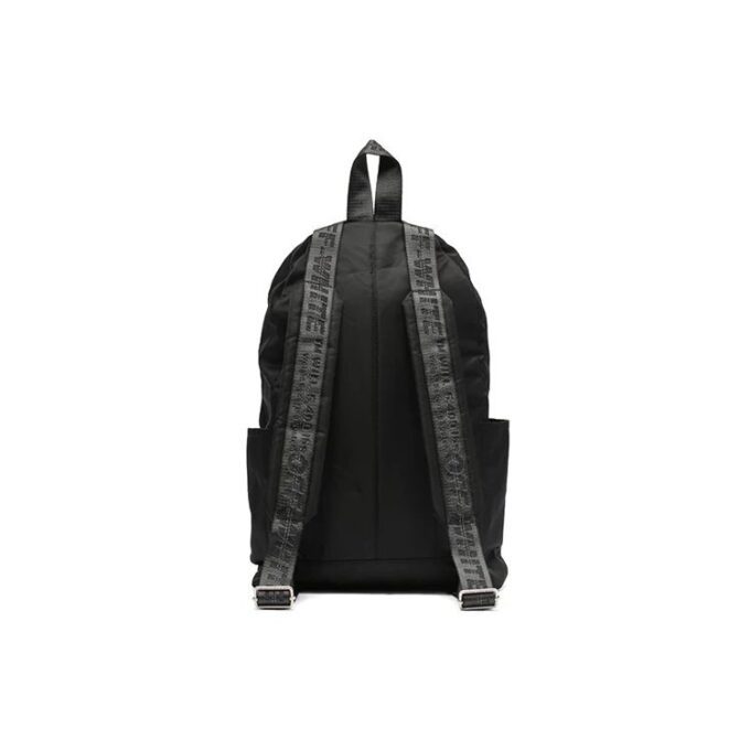 Mochila negra con flechas de valla SS20