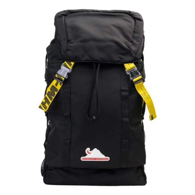 Mochila negra con logotipo de moda