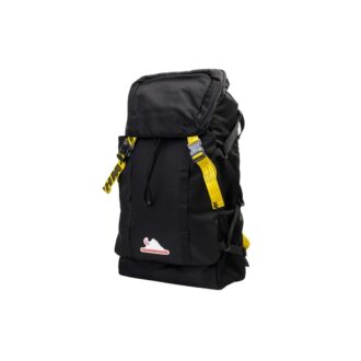 Mochila negra con logotipo de moda