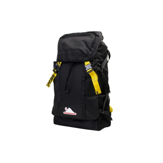 Mochila negra con logotipo de moda