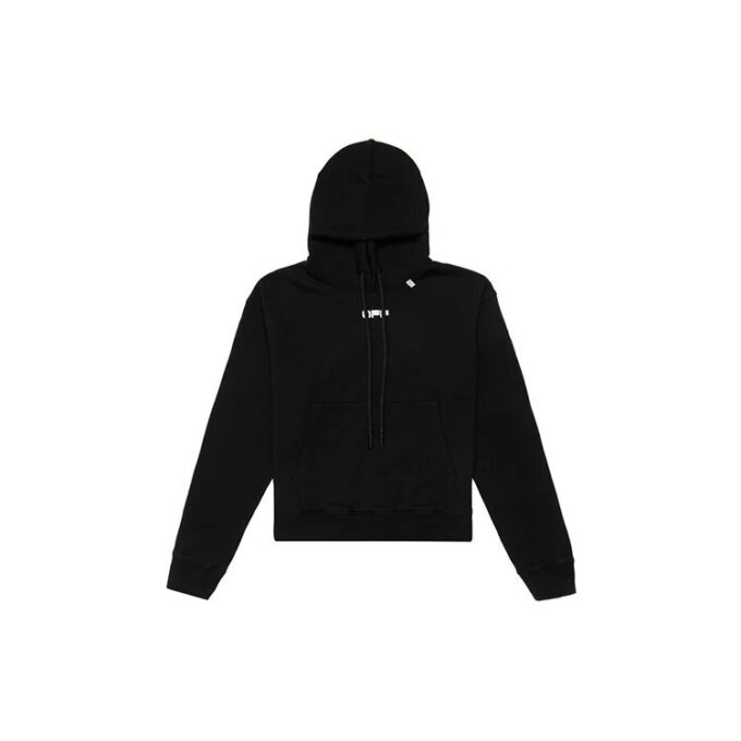 Negro con logotipo ondulado y eslogan estampado, corte holgado