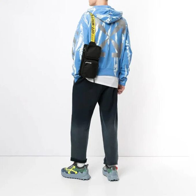 Off-White Camiseta de hombre con flecha reflectante y estampado tie-dye azul