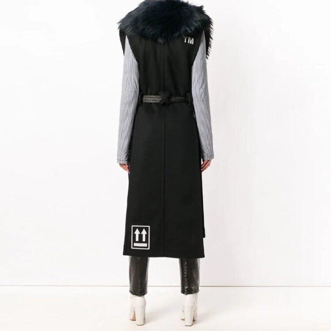 Off-White Sin mangas Talla grande Versión de corte ajustado Negro