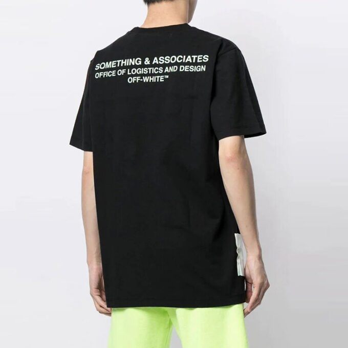 Off-White x Something & Associates Camiseta unisex de manga corta con estampado de letras, versión estándar, en negro