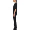 Pantalones acampanados con cinturón y bolsillos