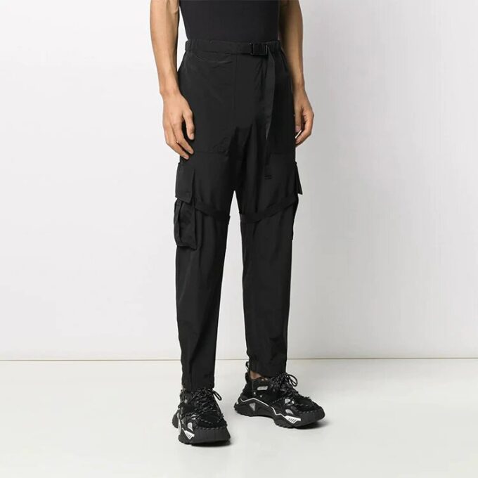 Pantalones cargo con estampado de logotipo. Pantalones casuales funcionales. Negro