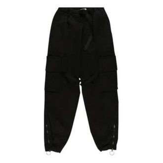 Pantalones casuales cargo con múltiples bolsillos y logotipo, negros