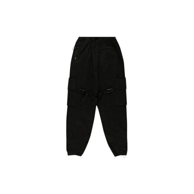 Pantalones casuales cargo con múltiples bolsillos y logotipo, negros