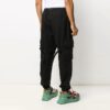 Pantalones casuales cargo con múltiples bolsillos y logotipo, negros