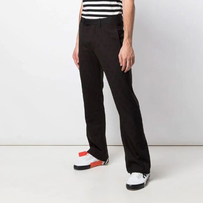 Pantalones casuales con logotipo, versión ajustada, negros