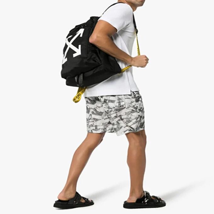 Pantalones Cortos de hombre Off-White con estampado de flechas, gris
