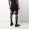 Pantalones Cortos negros con letras y flecha en la espalda