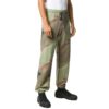 Pantalones deportivos con estampado de camuflaje, color verde