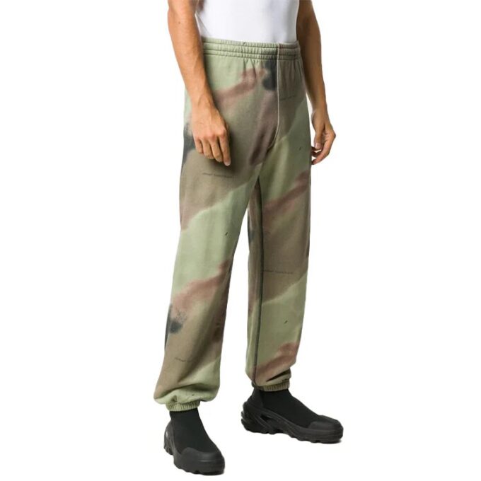 Pantalones deportivos con estampado de camuflaje, color verde