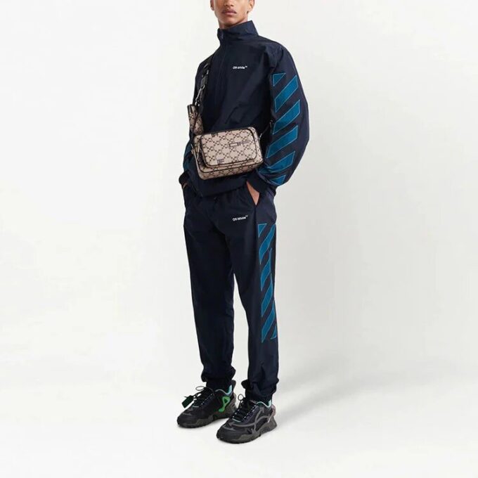Pantalones deportivos informales para hombre Off-White de la colección SS22 con estampado de rayas y logotipo, azul marino