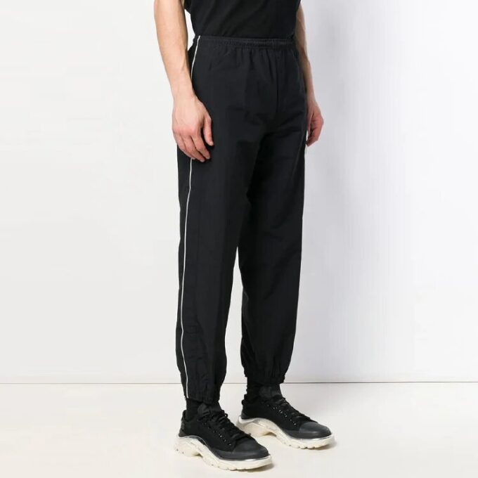 Pantalones informales de hombre Off-White de color liso con raya lateral blanca, negros
