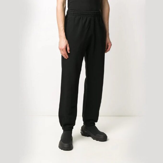 Pantalones largos deportivos con estampado de flechas, negros