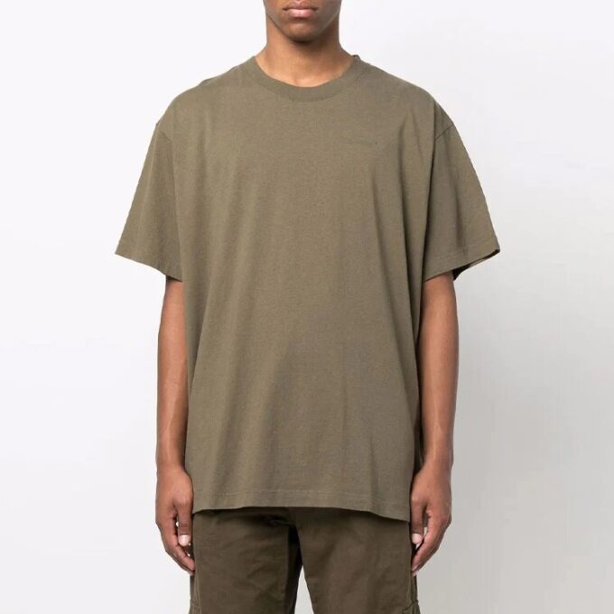 Pestaña diagonal, color liso, cuello redondo, pantalones cortos, verde oliva