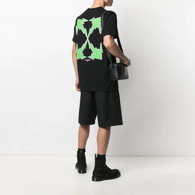 Polo de manga corta con cuello redondo y estampado de flechas Bolt, colección primavera-verano 2021, versión estándar, negro