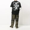 Salpicadura de tinta, flecha, cuello redondo, pantalones cortos, negro
