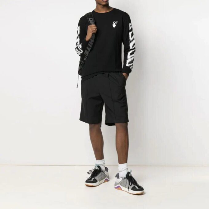 SS21 Camiseta de manga larga con flecha, corte ajustado, color negro