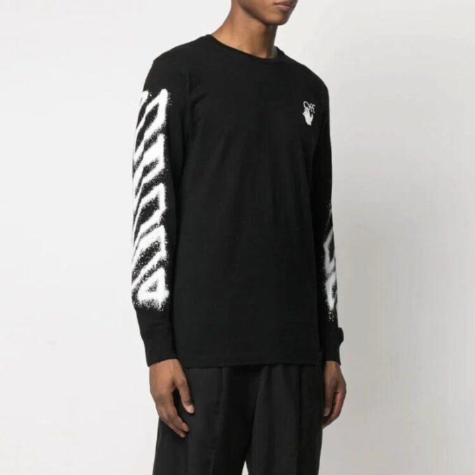 SS21 Camiseta de manga larga con flecha, corte ajustado, color negro