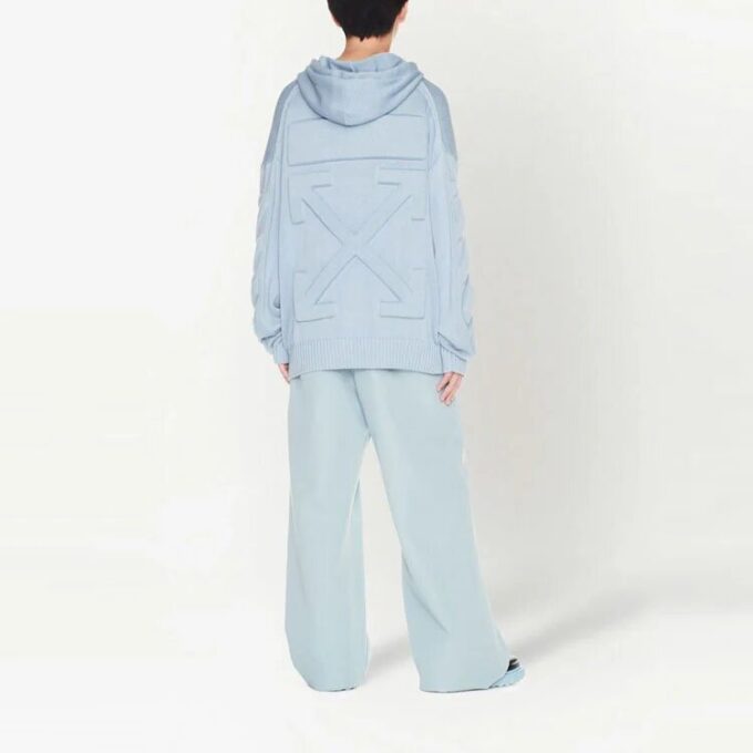 Sudadera con capucha de punto 3D en diagonal en color blanco roto «Azul pálido»