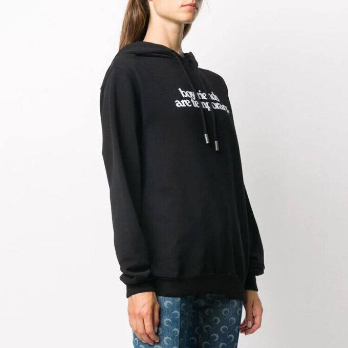 Sudadera con capucha y eslogan en letras blancas, color negro