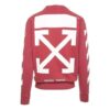 Sudadera con flechas diagonales en rojo.