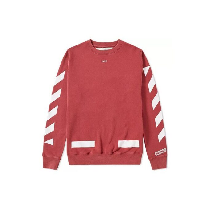 Sudadera con flechas diagonales en rojo.