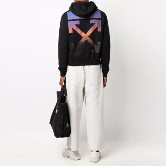 Versión de manga larga con estampado de Arrows FW21, negro