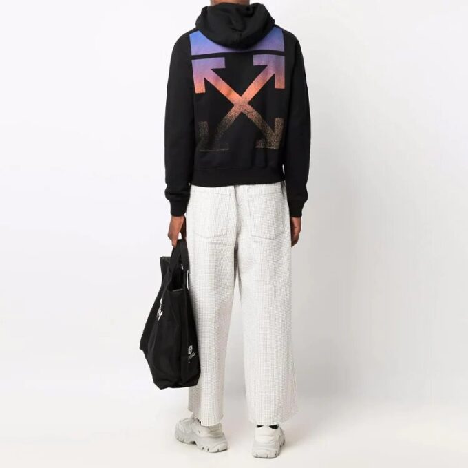 Versión de manga larga con estampado de Arrows FW21, negro