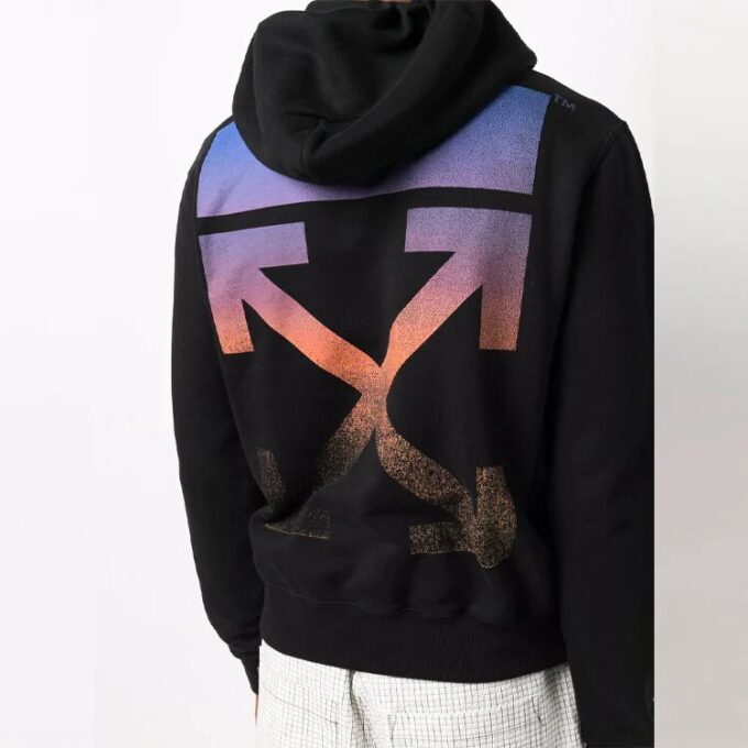 Versión de manga larga con estampado de Arrows FW21, negro