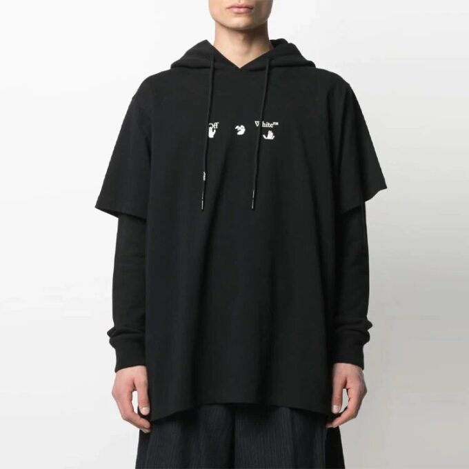 Versión estándar con estampado de Arrows y logotipo de la colección primavera-verano 2021, negro