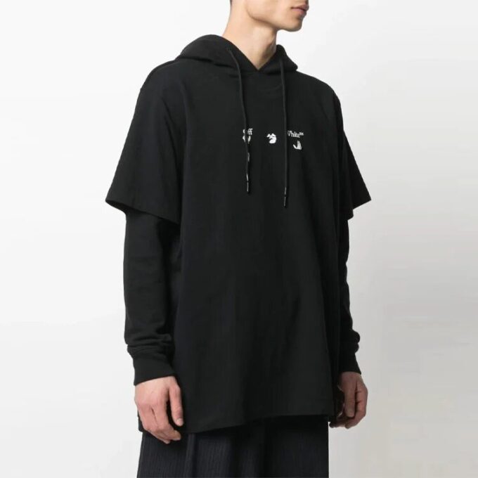 Versión estándar con estampado de Arrows y logotipo de la colección primavera-verano 2021, negro