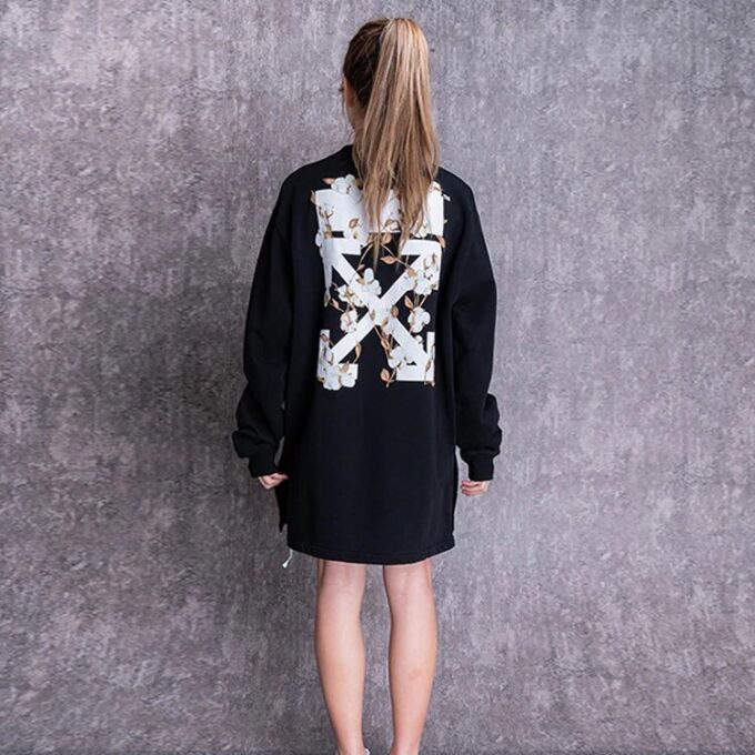 Vestido de punto de algodón con estampado floral de flechas en color blanco roto