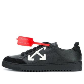 Zapatillas Off-White con etiqueta roja