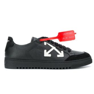 Zapatillas Off-White con etiqueta roja