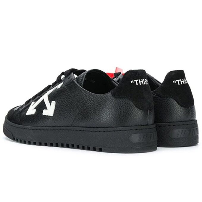 Zapatillas Off-White con etiqueta roja